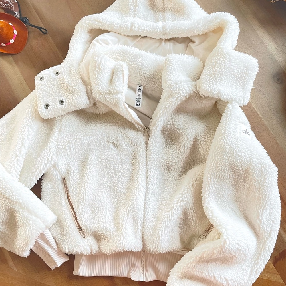 ALO Yoga Foxy Sherpa Jacket with hood